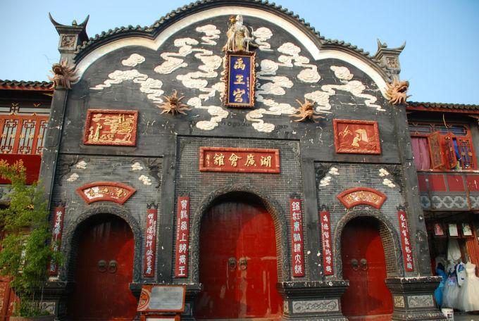 逃出平静乡村